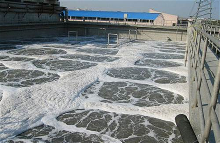 （圖：南輝造紙水處理消泡劑專業解決造紙生產水處理泡沫問題）